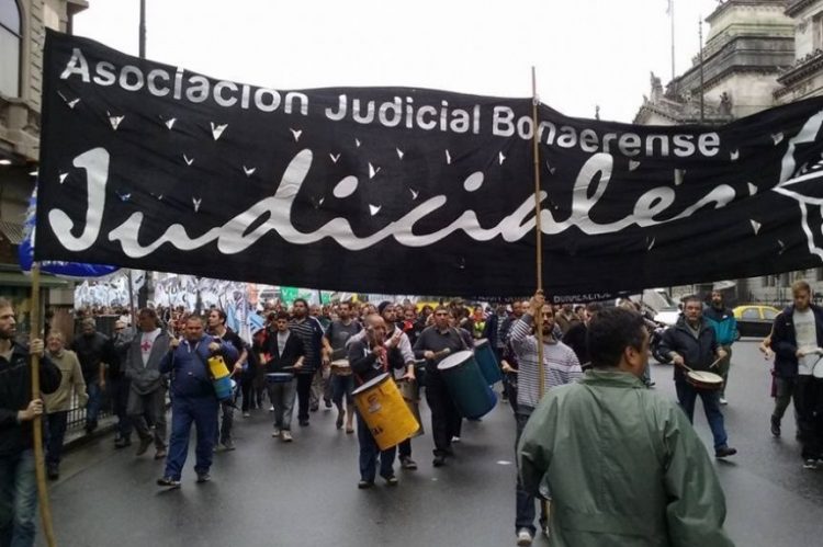Judiciales van al paro tras la postergación de la paritaria