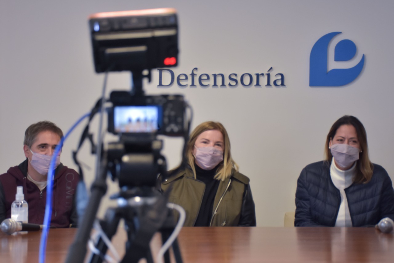 La Defensoría presentó una encuesta