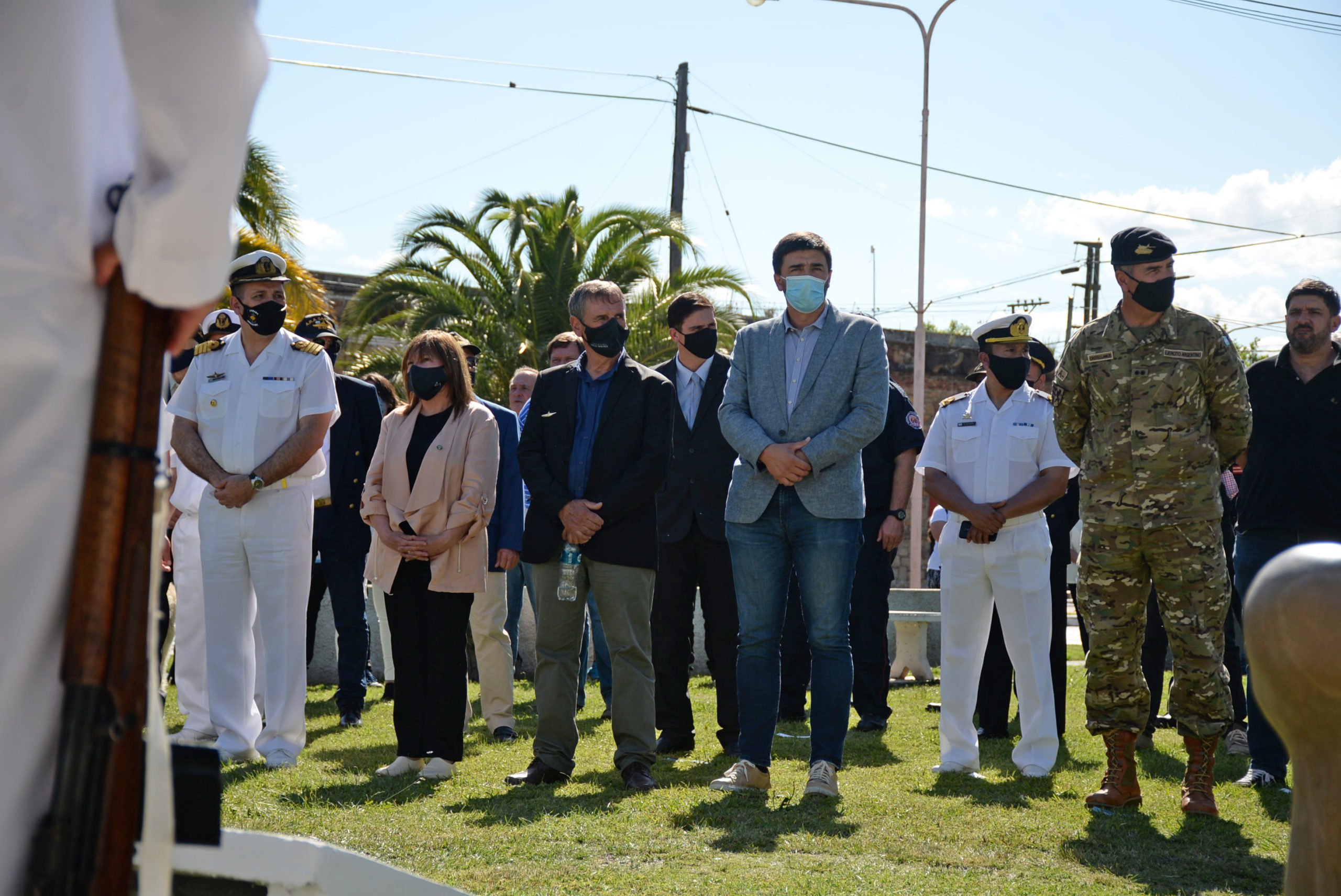 Homenaje a los tripulantes