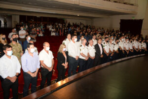 participó