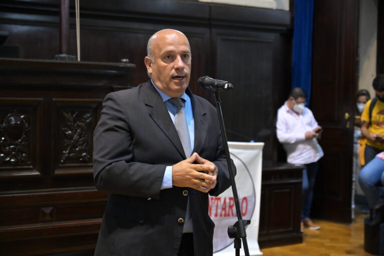 El senador Andrés De