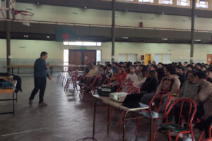 Concurrida charla