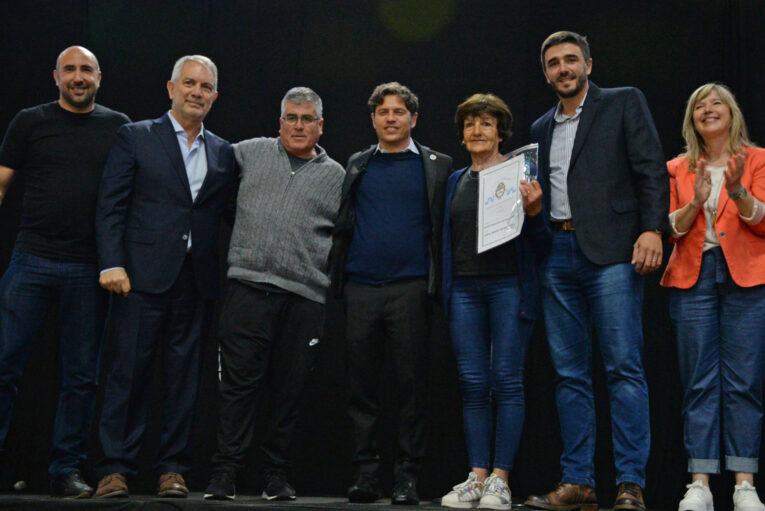 Con la presencia de