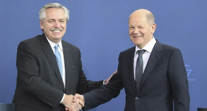 Alberto Fernández recibe al
