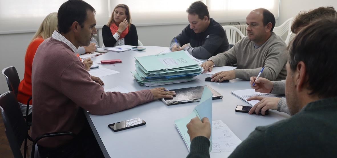 Con la reunión de tres