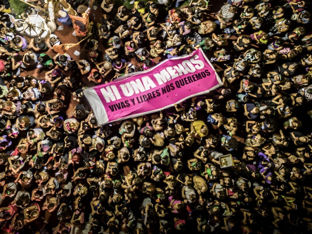 A 8 años del
