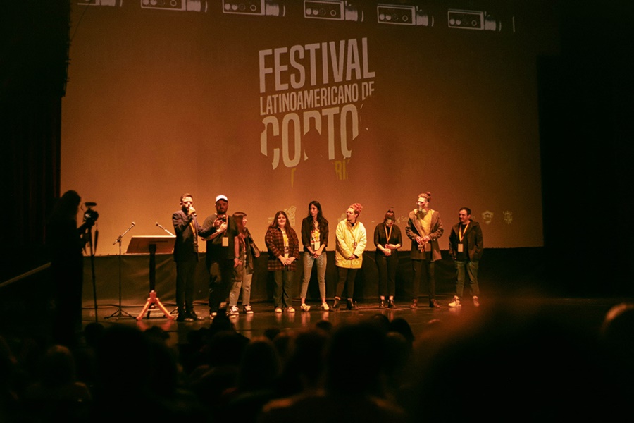 A sala llena cerró