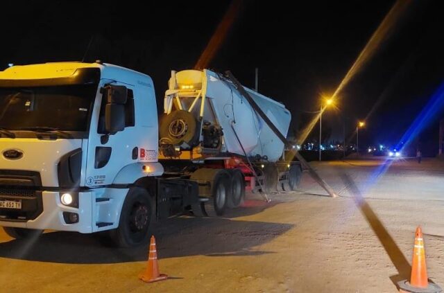 Un camión embistió una