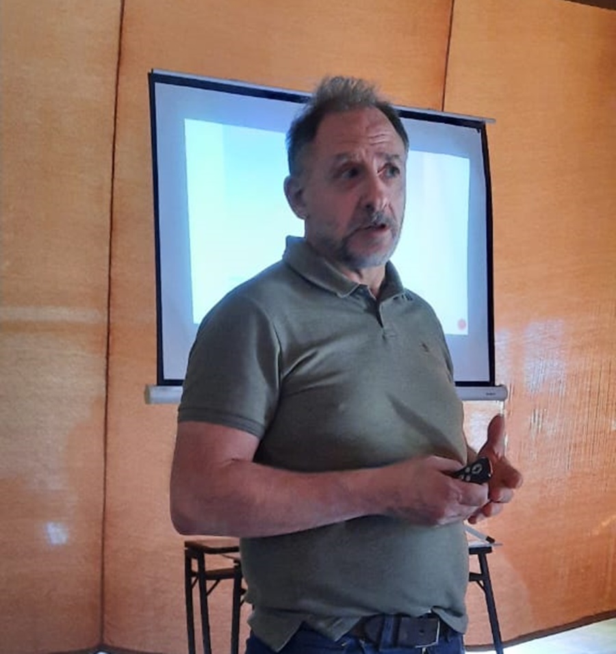Cajén brindó 