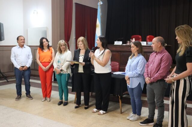 Entrega de reconocimiento a