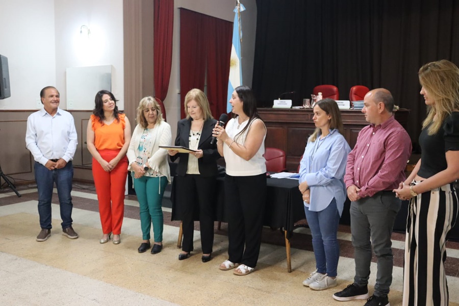 Entrega de reconocimiento a