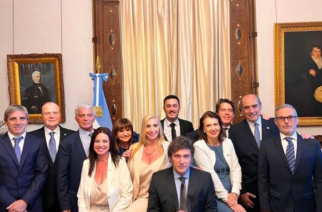 Sin presencia de medios
