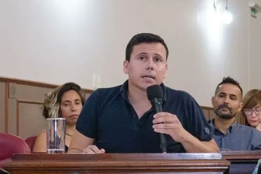 Molesta escucharlos hablar solo