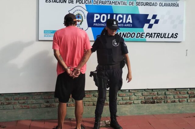 Robó pertenencias del interior