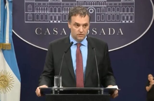 Manuel Adorni criticó a