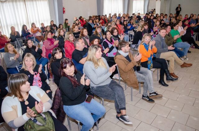 Auxiliares de educación se