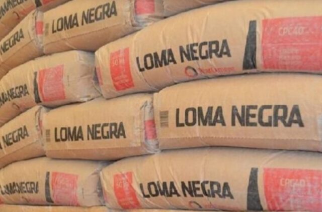 Una cementera apunto contra