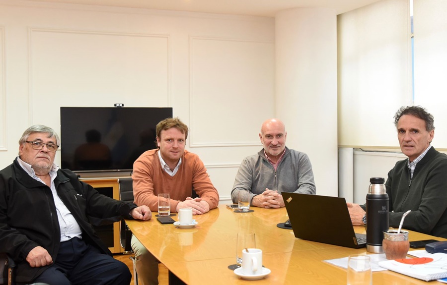 Wesner y autoridades de