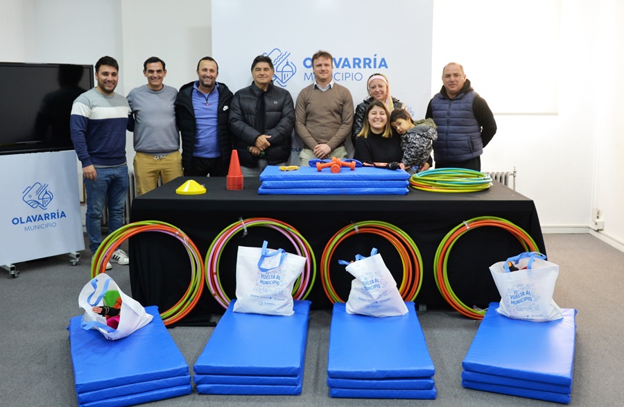 Entrega de material deportivo