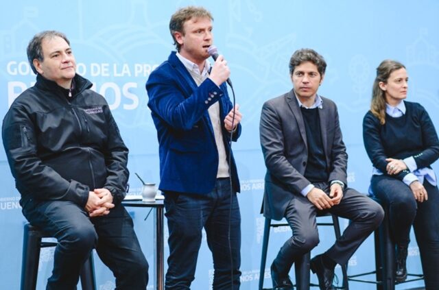 Con la presencia del