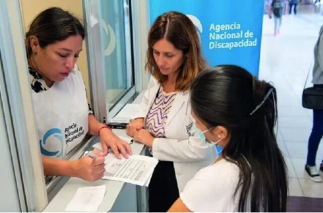 El gobierno denuncia más