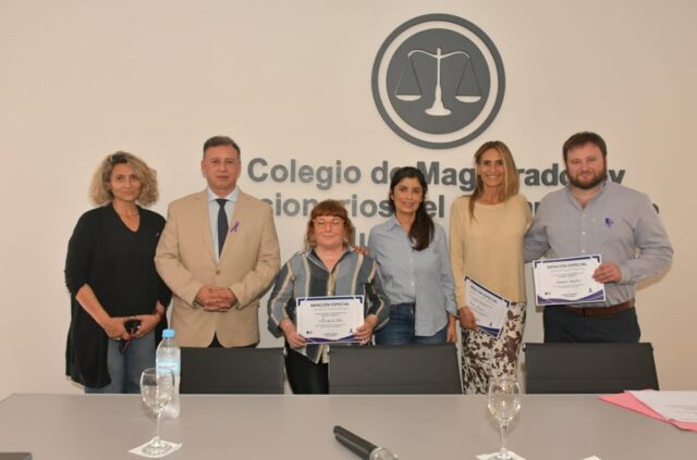 Distinciones a personal del