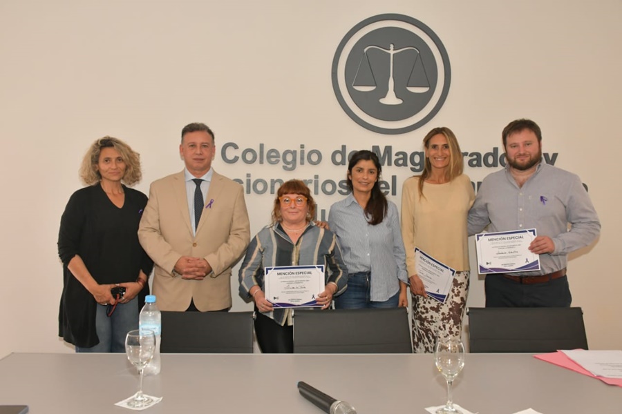 Distinciones a personal del