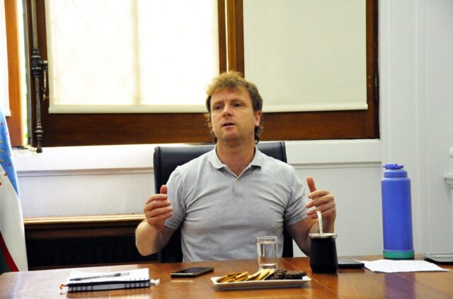 Wesner reprogramó su discurso