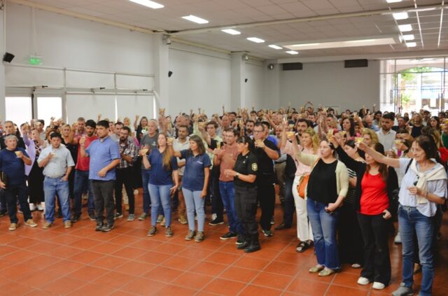 Wesner brindó con trabajadores