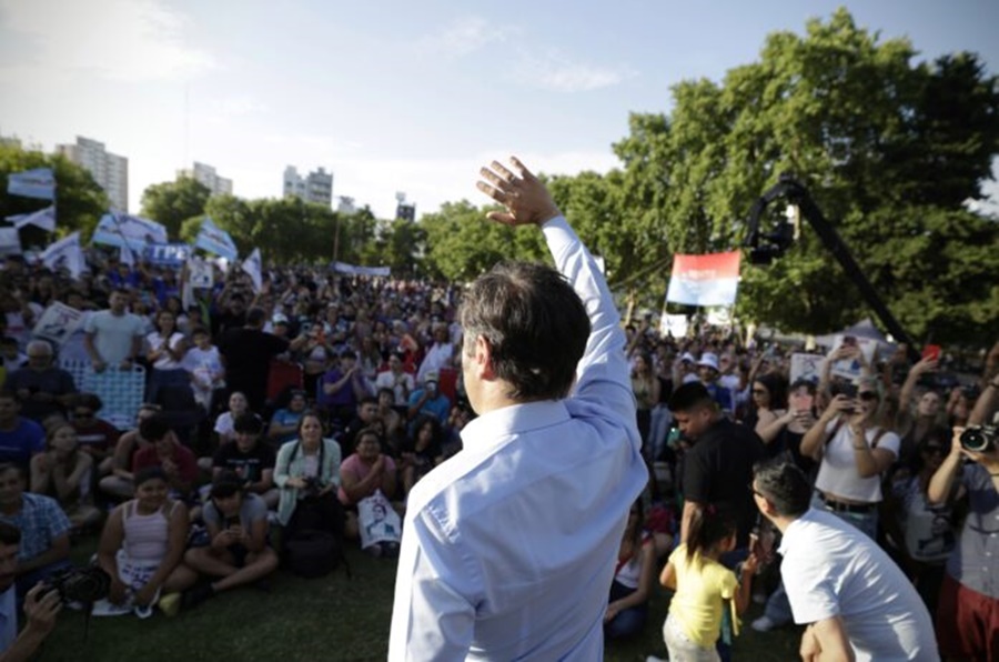 Kicillof entre las presiones