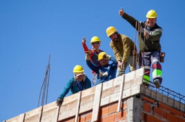 Provincia retoma viviendas y
