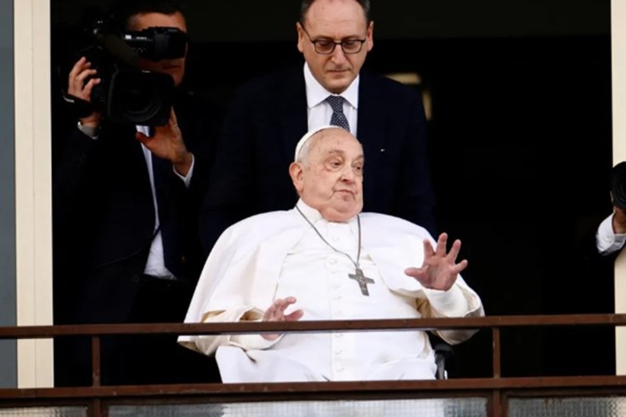 El papa francisco reapareció