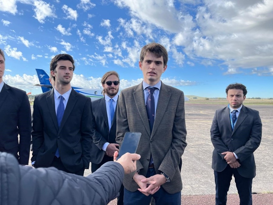 La conexión aérea va