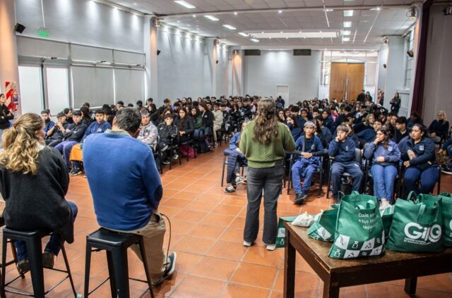 Más de 200 jóvenes
