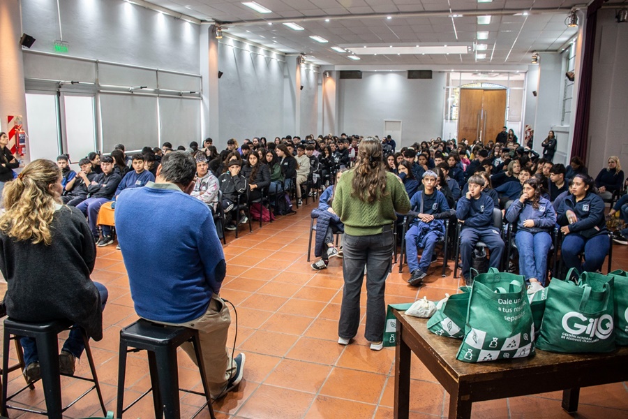 Más de 200 jóvenes