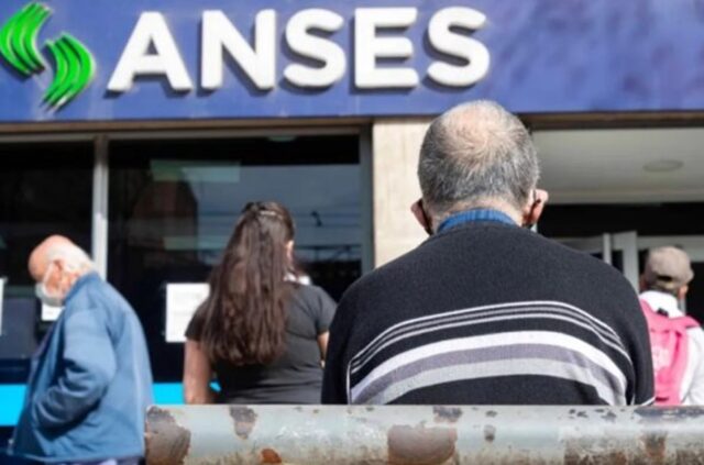 Mientras el FMI presiona
