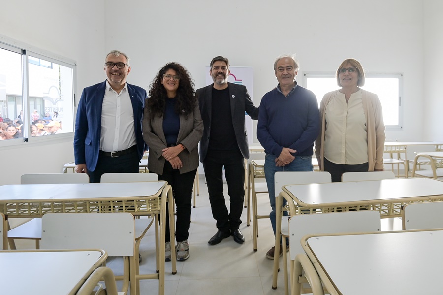Bianco inauguró el centro