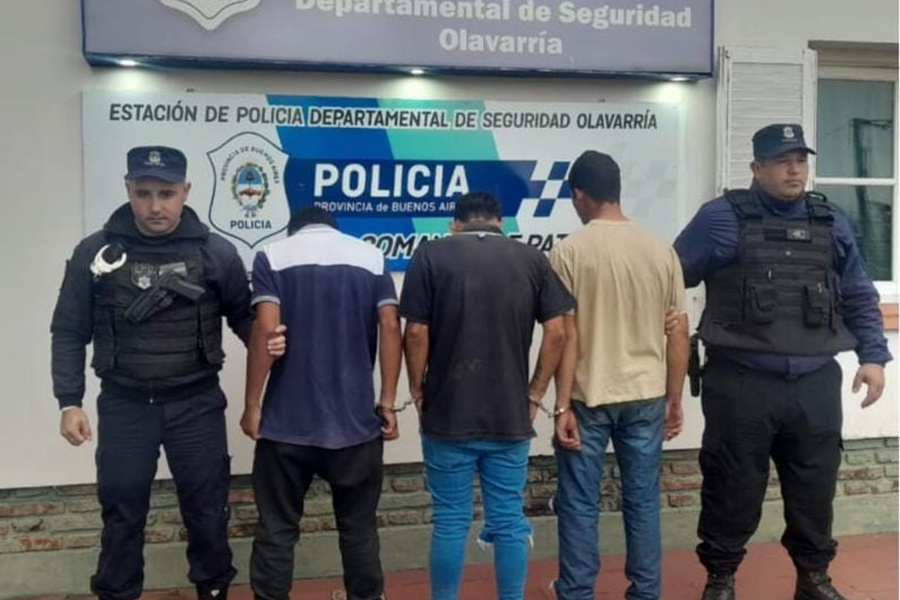 Detienen a tres hombres