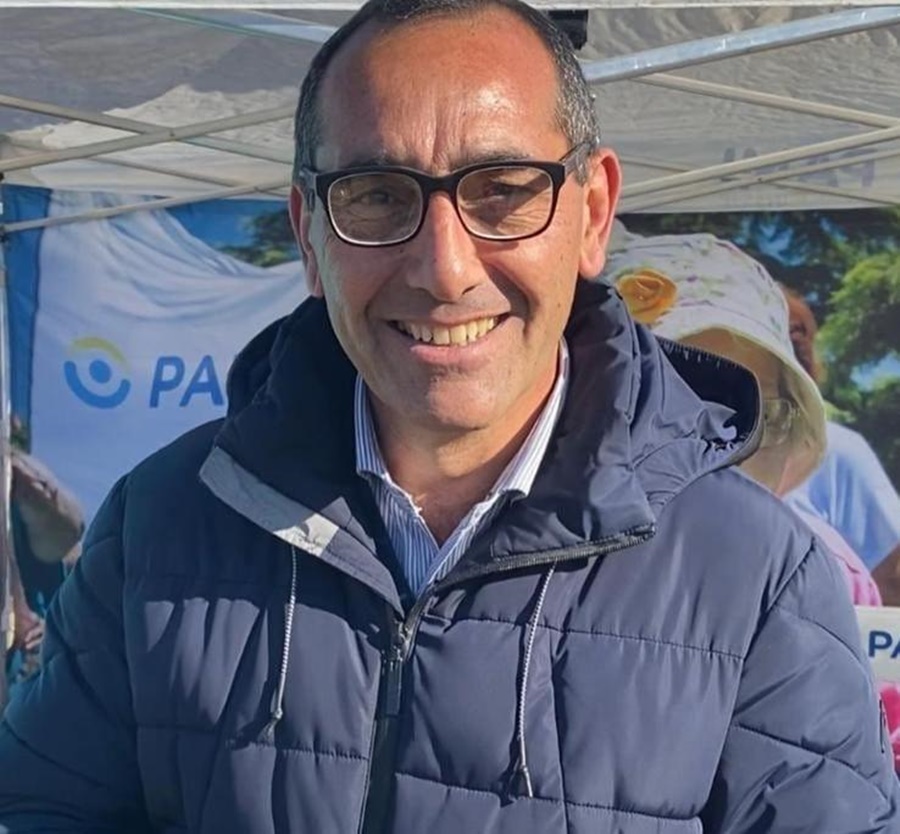 El intendente de azul
