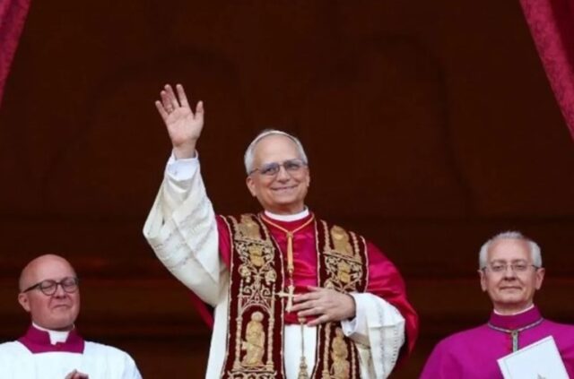 El cardenal estadounidense robert