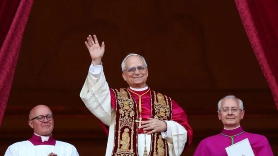 El cardenal estadounidense robert
