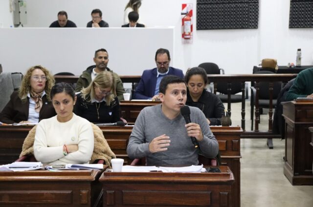 Los bloques libertarios exigen