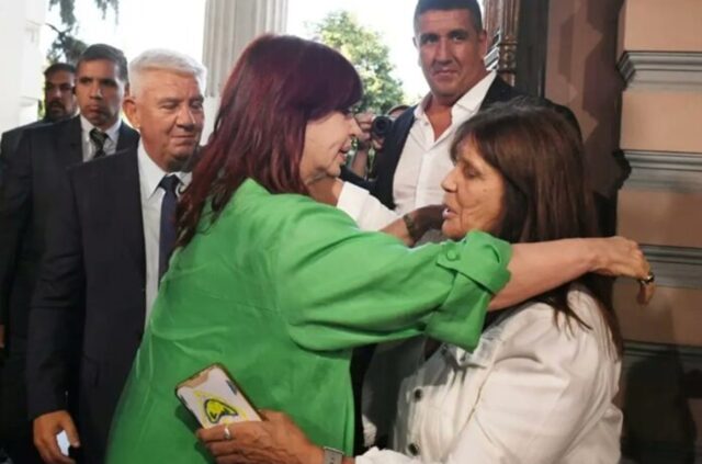 Cristina cruzó a macri