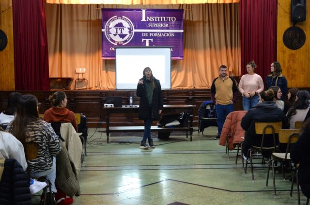 Brindaron una charla sobre
