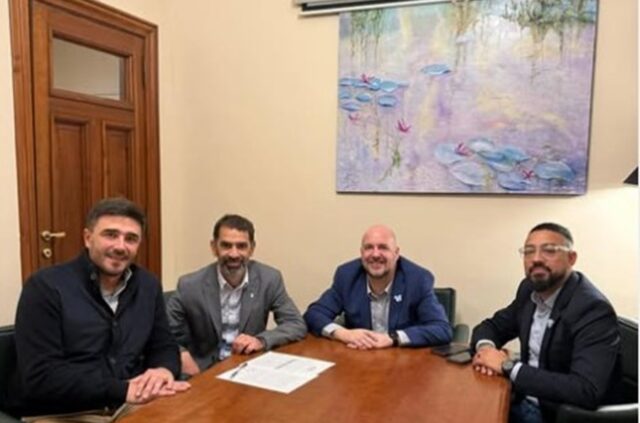Galli anunció la firma