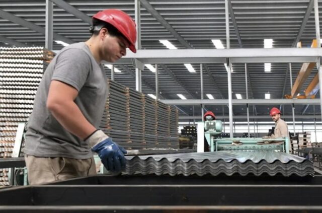 La economía frenó su