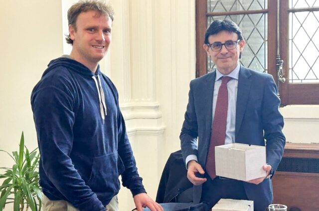 Wesner recibió al cónsul