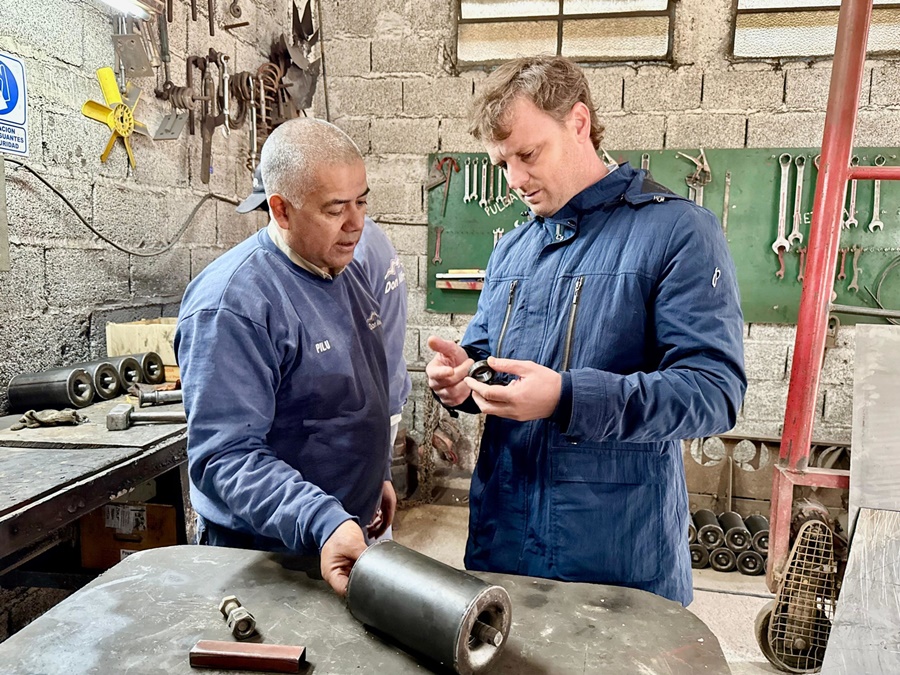 Wesner visitó la tornería