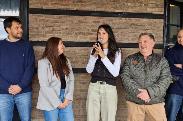 Con el acompañamiento de