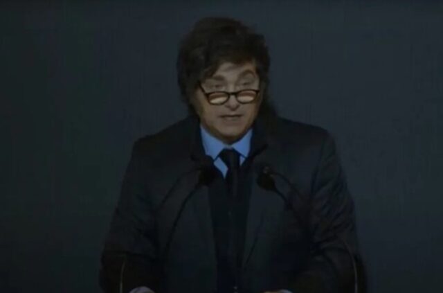 Milei tras los piedrazos